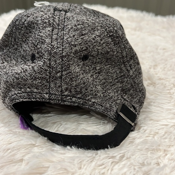 New York Islanders Grey Cap. Purple for Hockey Fights Cancer. OS - Picture 2 of 7